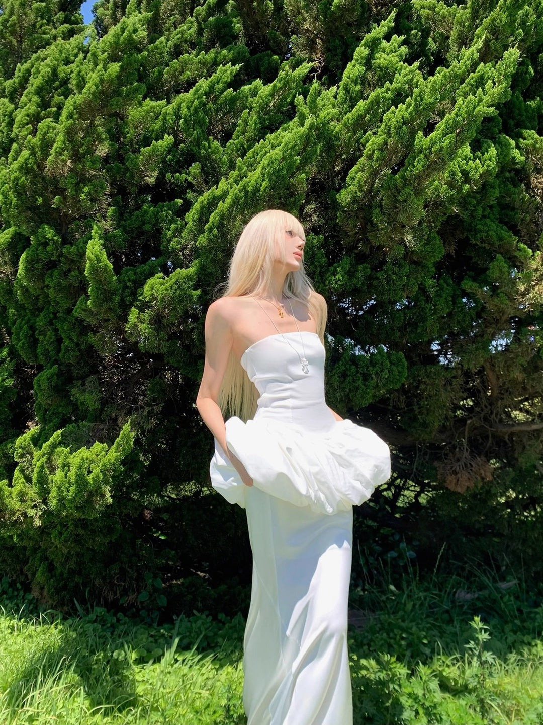 サテンペプラム オードリートップス[白・黒]