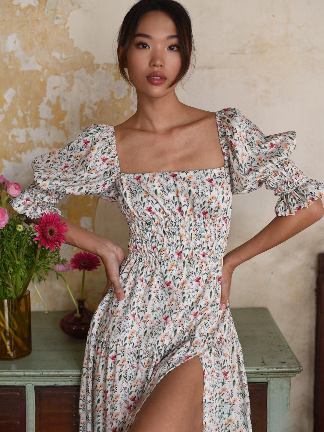 Back open small floral puff dress 