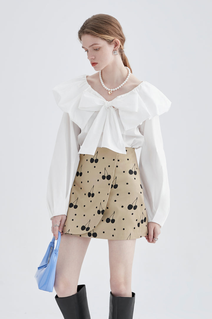V-neck volume collar frill blouse 