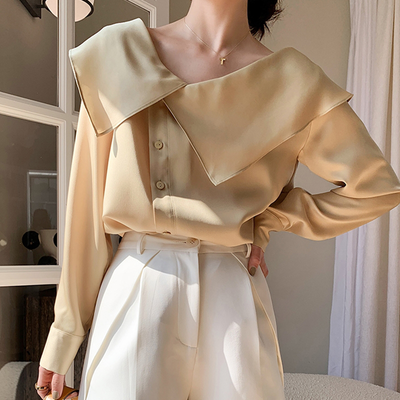Wide open collar satin style top 