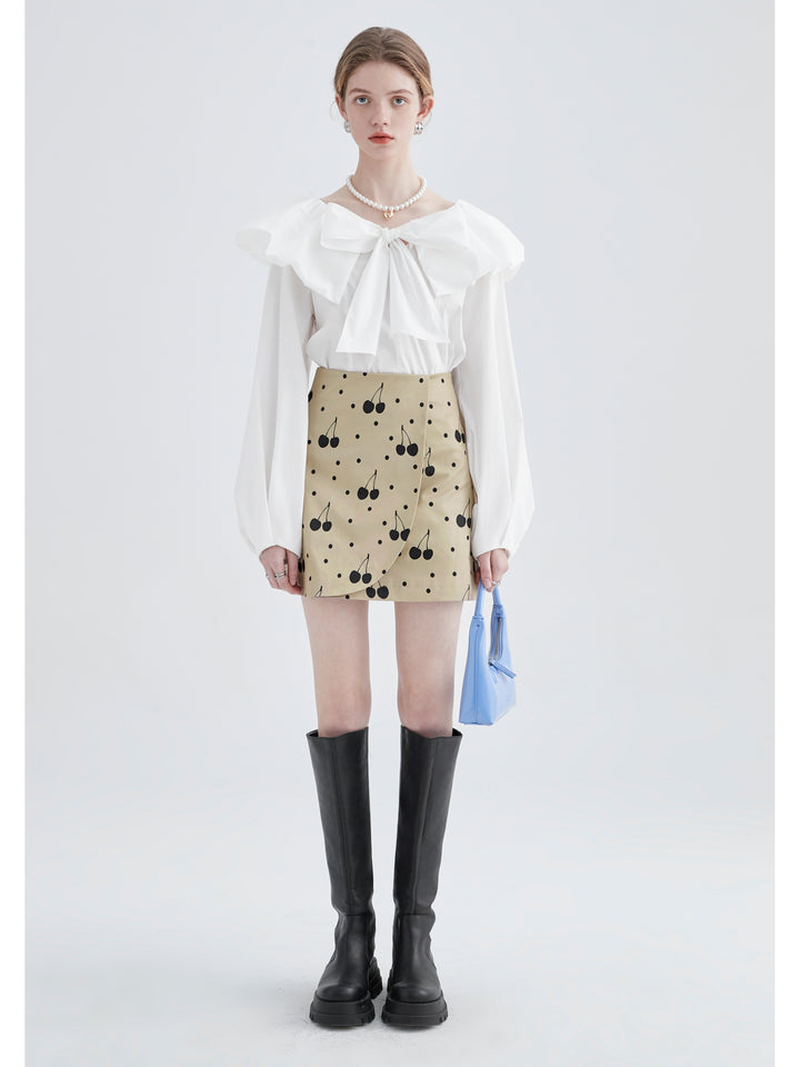 V-neck volume collar frill blouse 
