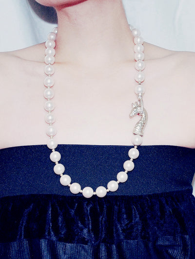 giraffe pearl necklace 