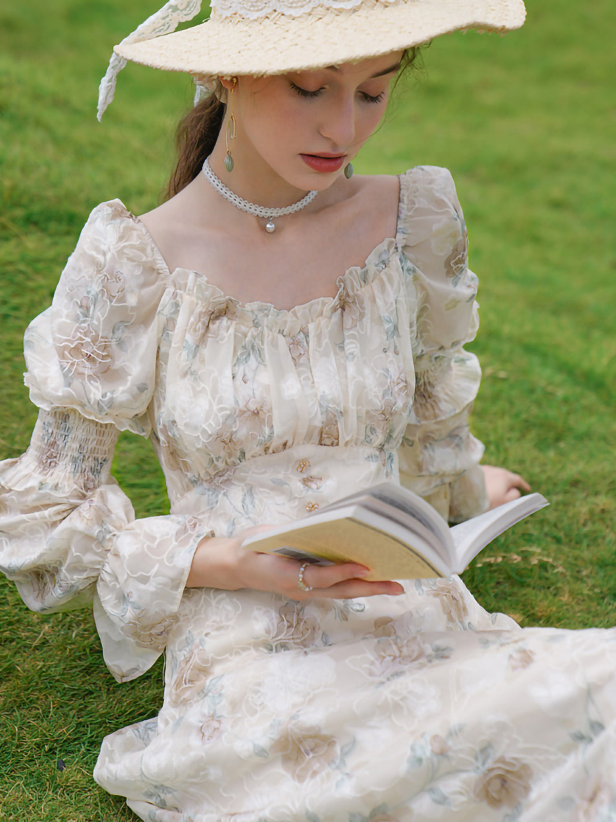 お花レースフリルシャーリングワンピース フリル使い小花柄