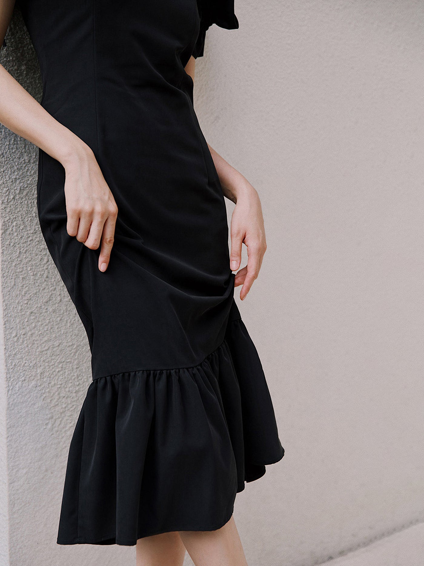 Ruffled off-shoulder black midi dress 