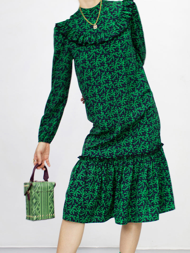 Decolletage frill green midi dress 