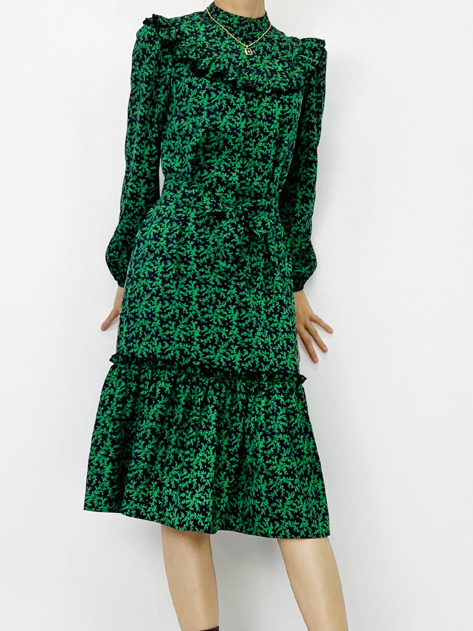 Decolletage frill green midi dress 